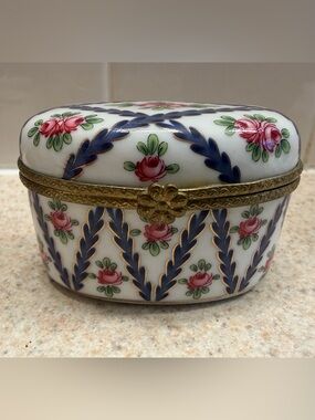 Vintage Royal Danube #1886 Porcelain Trinket Box